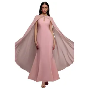 Vrouwelijke chiffon jurk met cape Goddiva Maxi