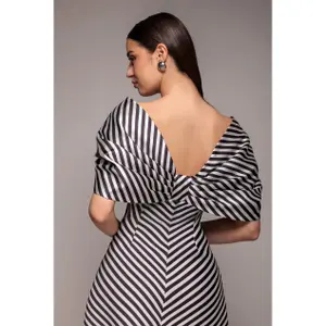 Robe moulante corta rayada con hombros descubiertos y lazo en la espalda de satén mujer Goddiva image-2