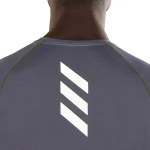 Corredor de camisetas adidas 2021 image-2