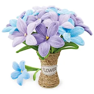 Bouquet aus Weidenkorb DIY Blaue Lilien Green Slide