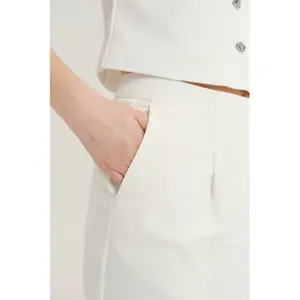 Elegant Women's Trousers Greenpoint image-3