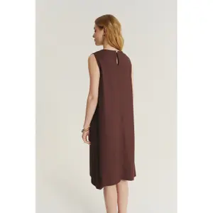 Loose-fitting women's dress Greenpoint Regular April image-1