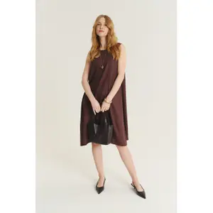 Loose-fitting women's dress Greenpoint Regular April image-0