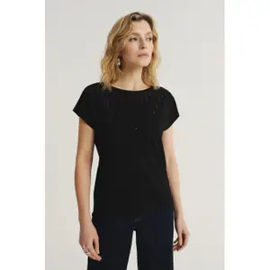 T-shirt featuring a stunning woman Greenpoint Regular January image-4