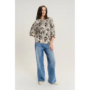3/4 Sleeve Women's Sweatshirt Greenpoint image-1