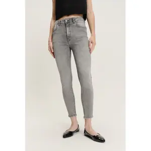 Women's Slim Denim Jeans Greenpoint image-0