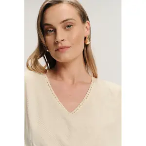 T-shirt col en V femme Greenpoint image-2