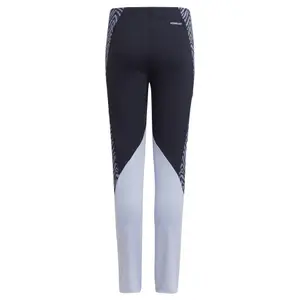 Chica de las piernas adidas Designed 2 Move Seasonal image-1