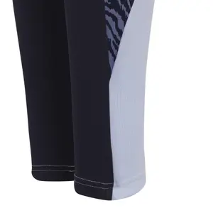 Chica de las piernas adidas Designed 2 Move Seasonal image-0