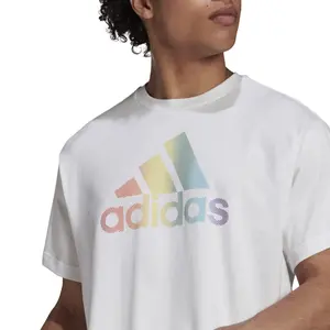 Camiseta adidas Pride Logo Graphic image-6