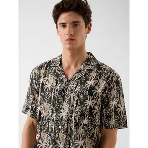 Camisa de manga curta Guess Exotic Print image-4