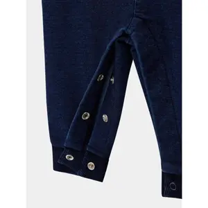 Conjunto de t-shirt e macacão para bebé menino Guess image-4