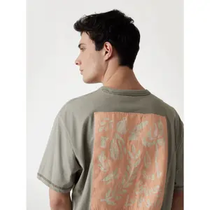 T-shirt Guess Patch At Back image-4