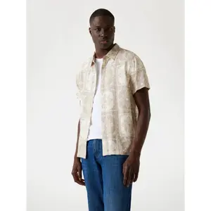 Camisa estampada de mangas curtas Guess Mosley image-1