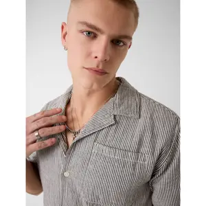 Camisa Guess Boxy Camp image-4