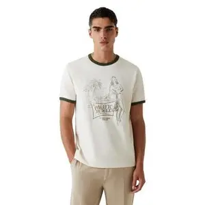 T-shirt Guess No Plan To Leave image-0