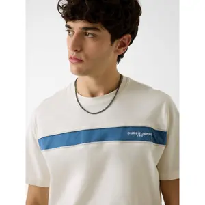 T-shirt Guess Chest Piecing Regular Fit image-4