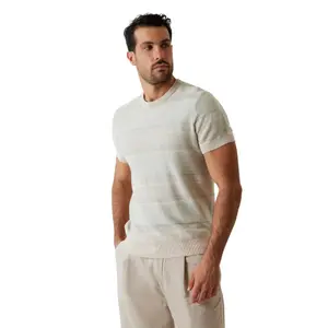 T-shirt Guess Ludo image-1
