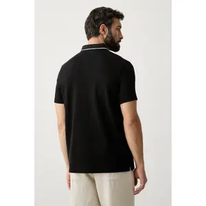 Detailed Polo Guess image-1