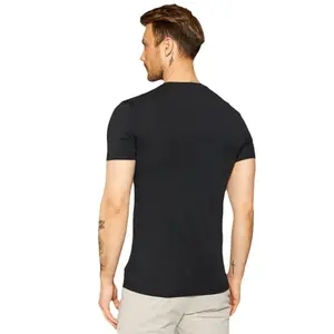 Camiseta Guess Triangle image-2