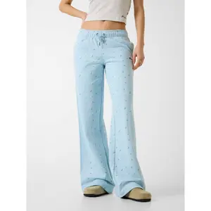 Women's joggers Guess Regular Printed Jogger image-1