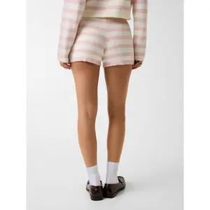 Női kötött rövidnadrág Guess striped image-3