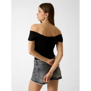 Γυναικείο T-shirt Guess Off Shoulder 81 image-3