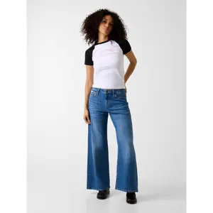 Women's T-shirt Guess Slim Raglan Piping image-2