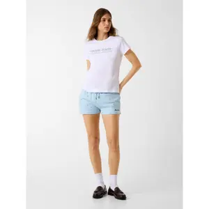 T-shirt με εκτυπωμένο λογότυπο κανονική γυναίκα Guess image-2