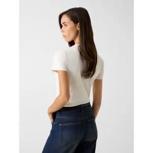 Women's T-shirt Guess Camelia Triangle image-3
