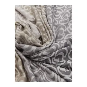 Lenço feminino Guess Calebra Kefiah image-2