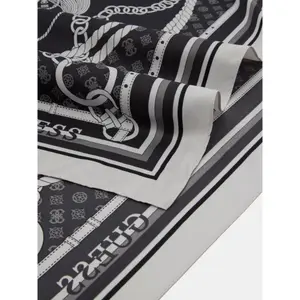 Lenço feminino Guess Phoebe Kefiah 4G image-1