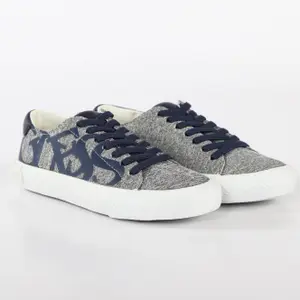 Logo printed shoes for girls Guess image-1