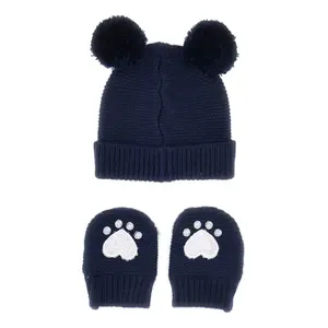 Czapka z rękawiczkami dla niemowląt Guess image-0