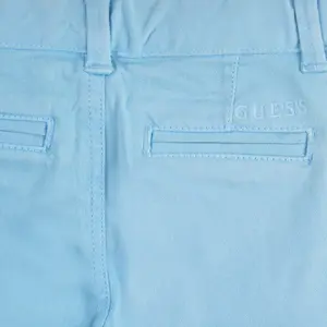 Baby boy satin chino shorts Guess Core image-2