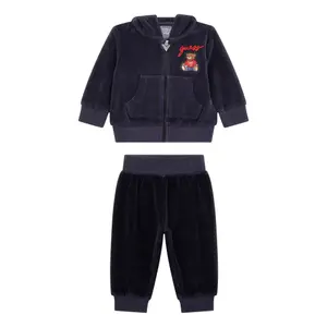 Conjunto de sudadera con capucha de chenilla y pantalones de chándal para bebé Guess image-0