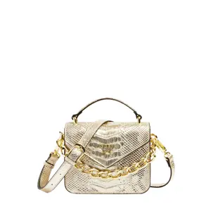 Mini lædertaske til piger Guess image-0