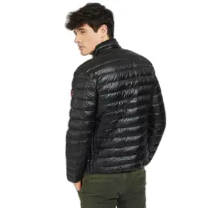 Chaqueta ligera y plegable Guess image-4