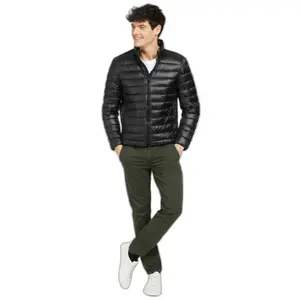 Chaqueta ligera y plegable Guess image-1