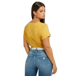 T-shirt de mulher Guess 1981 Roll Cuff image-3