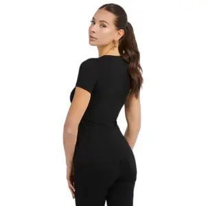 Camiseta de mujer con cuello de pico Guess Mini Triangle image-4