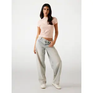 Basic kortärmad t-shirt med hög krage för kvinnor Guess All Over 4g image-2