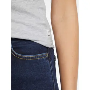 T-shirt slim com logo impresso feminino Guess image-3