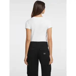 Camiseta slim de cuello en V para mujer Guess American image-4