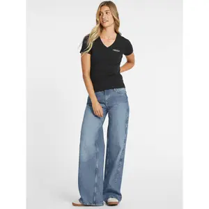 Camiseta slim de cuello en V para mujer Guess American image-2