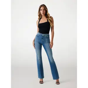 Vaqueros de mujer Guess Sexy flare image-3