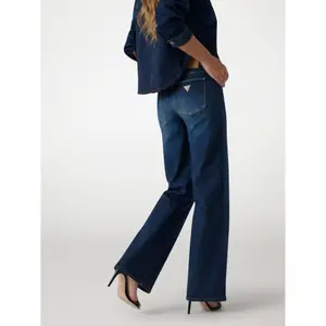 Calças jeans de cintura baixa ajustadas para mulher Guess image-4