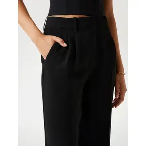 Pantalón Guess Theoline image-4