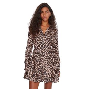 w5yk00-wf1t2-p1mo-kjole-med-bellows-og-lange-aermer-til-kvinder-guess-concetta-flare-feline-print