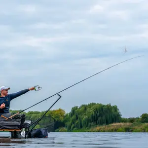 Barra de alimentación de clase A Guru Mid image-1